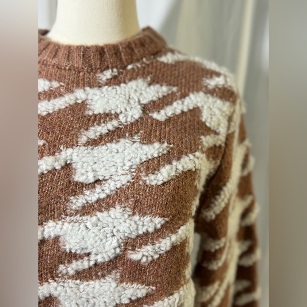 NWT Line & Dot Women's Houndstooth Plush Brown
Crewneck Sweater Revolve - Picture 12 of 15